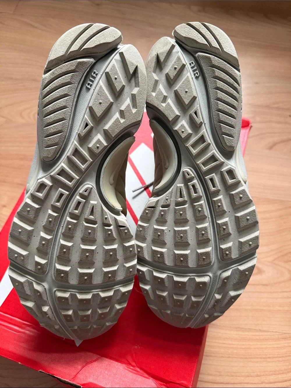 Nike women’s air presto mid utility Sneakers like new